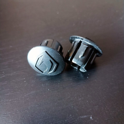 Баренди пластикові Jamis чорні БУ